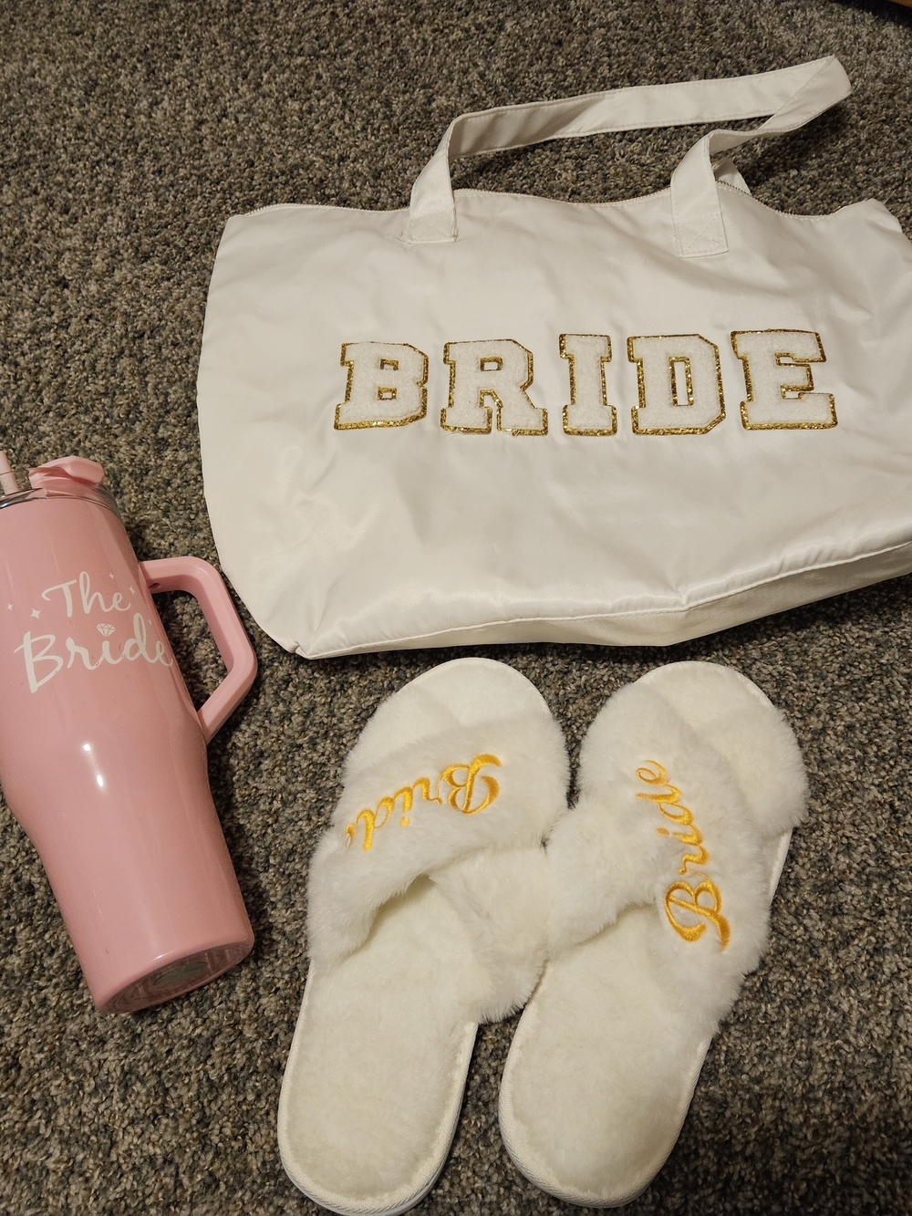 Bride Tote, Slippers & Pink Bride Tumbler Set